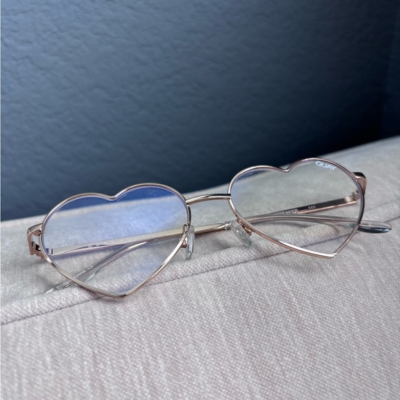 Quay Heart-Shaped Sunglasses - Picture 3 of 3